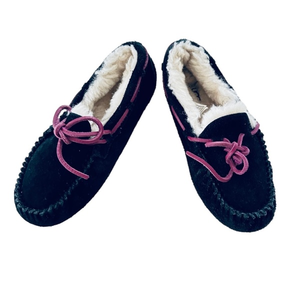 UGG KIDS MOCCASINS SIZE 1 suede  and purple lace - Picture 1 of 9